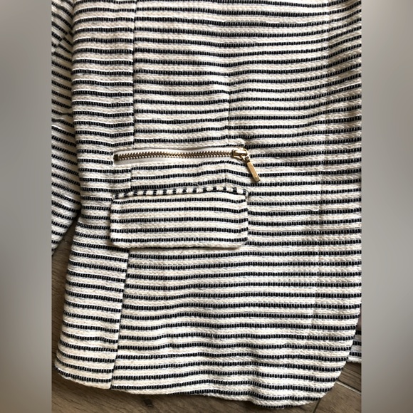 Katherine Barclays Montreal Black & White Stripped Blazer w/ 2 Pockets - Size L - Picture 5 of 6